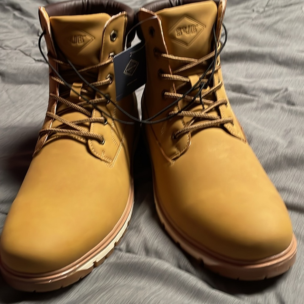 WINTER BOOTS - Picture 2 of 3